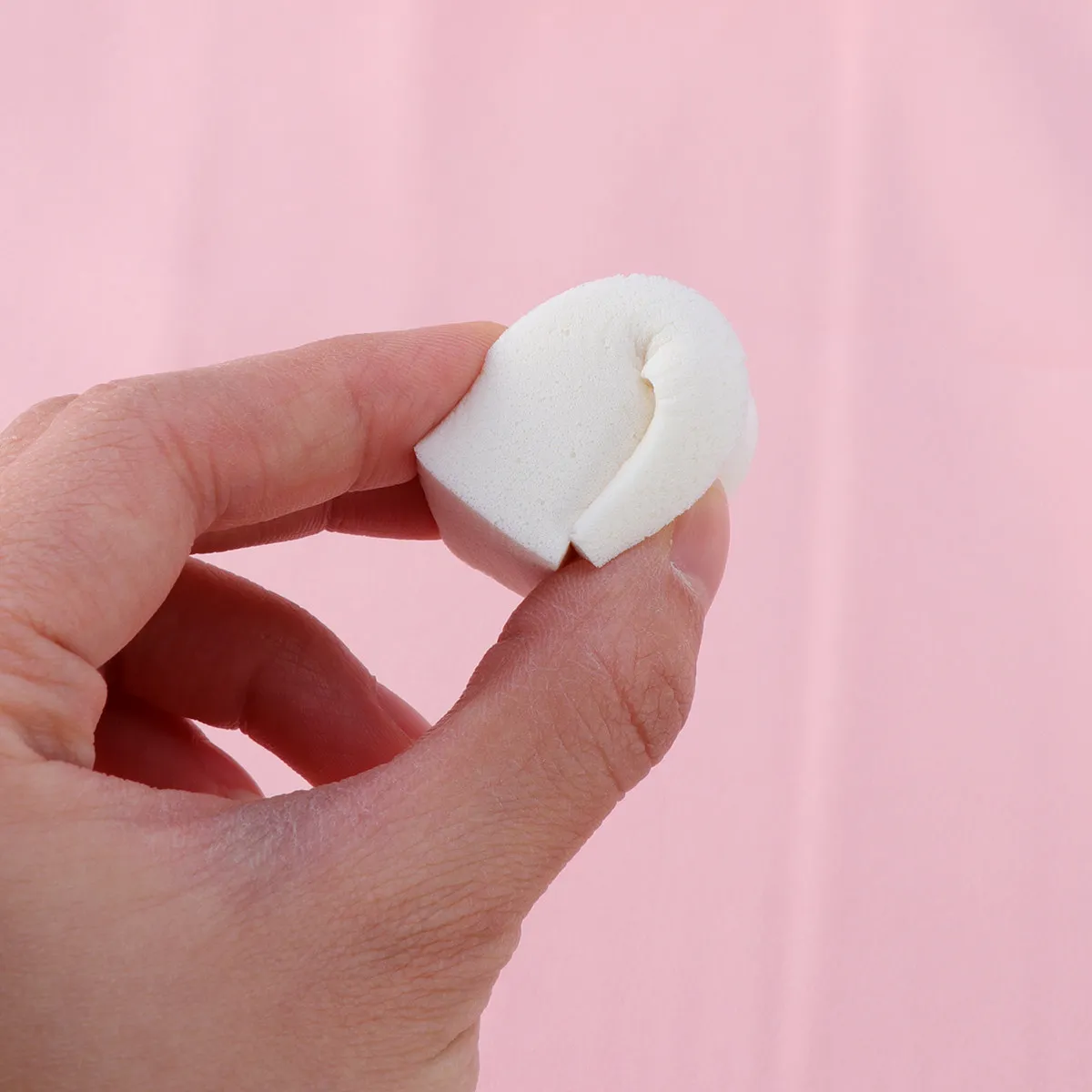 12Pcs Triangular Nail Sponges 50x25mm White Gradient Manicure Sponge for Color Fade Nail Art Design Manicure Pedicure Painting
12Pcs Triangular Nail Sponges 50x25mm White Gradient Manicure Sponge for Color Fade Nail Art Design Manicure Pedicure Painting