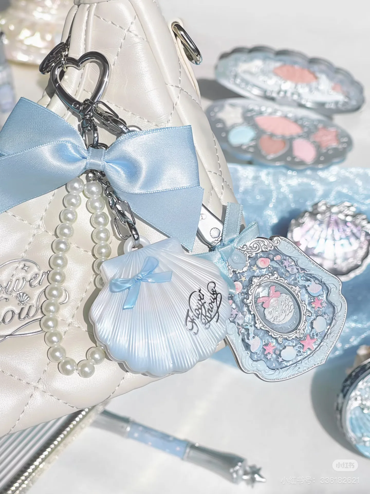 Мини-зеркальный кулон Flower Knows Shell Pearl Series, рельефный милый зеркальный кулон с глянцевой пастой
Мини-зеркальный кулон Flower Knows Shell Pearl Series, рельефный милый зеркальный кулон с глянцевой пастой