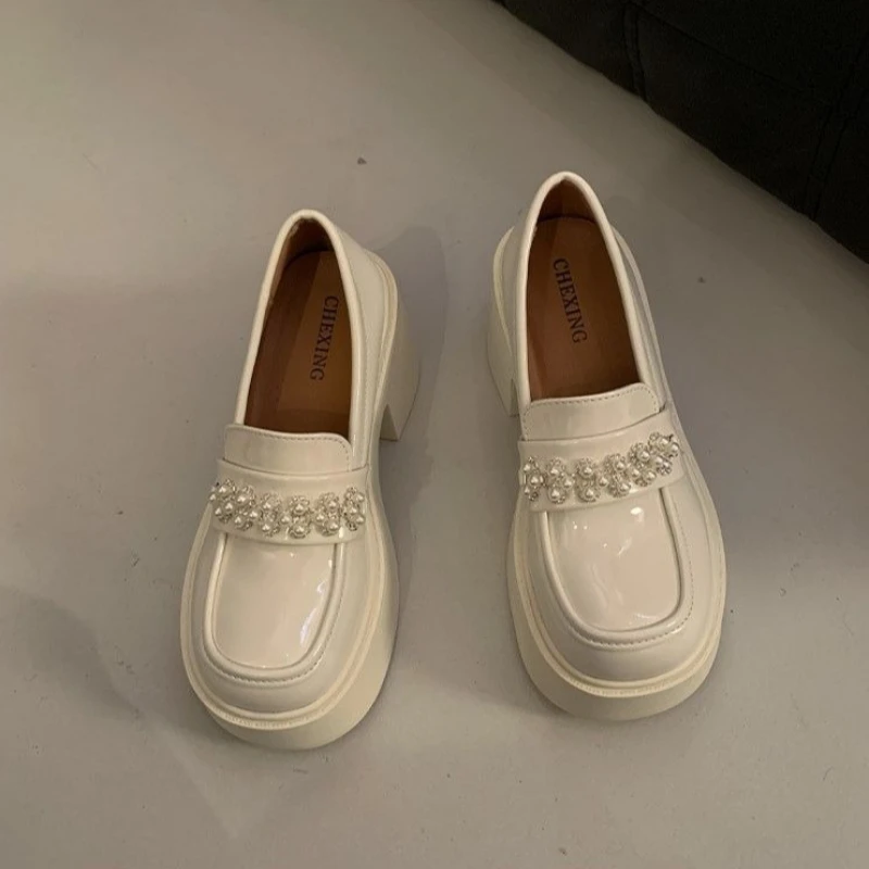 Women's Retro Loafers 2026 Spring Chunky Heel Korean Fashion Shoes with Pearl Details for School Style
Women's Retro Loafers 2026 Spring Chunky Heel Korean Fashion Shoes with Pearl Details for School Style