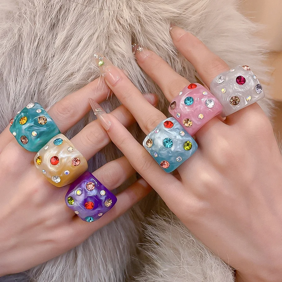 Faionable round Resin Diamond Embedded Ring Sli Versatile Light Luxury Sense Finger Ring Alloy Material Faion Jewelry
Faionable round Resin Diamond Embedded Ring Sli Versatile Light Luxury Sense Finger Ring Alloy Material Faion Jewelry