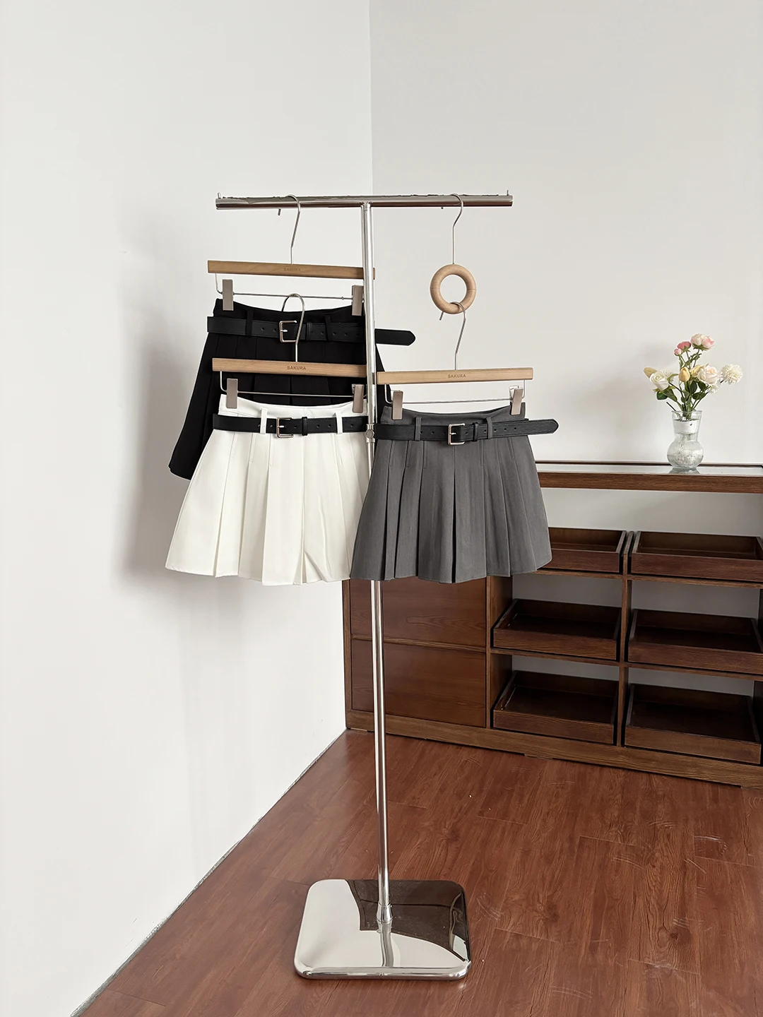 Korean Style High Waist Pleated Skirt Women's Summer 2026 Slimming Anti-Light Unique Belted Short Skirt
Korean Style High Waist Pleated Skirt Women's Summer 2026 Slimming Anti-Light Unique Belted Short Skirt