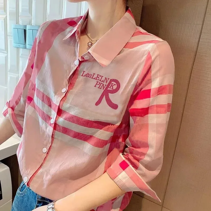 French Style Pink Letter Plaid Shirts Korean Fashion Long Sleeve Button Up Shirt Polo Neck Lapel Blouse Sweet Women Office Lady
French Style Pink Letter Plaid Shirts Korean Fashion Long Sleeve Button Up Shirt Polo Neck Lapel Blouse Sweet Women Office Lady
