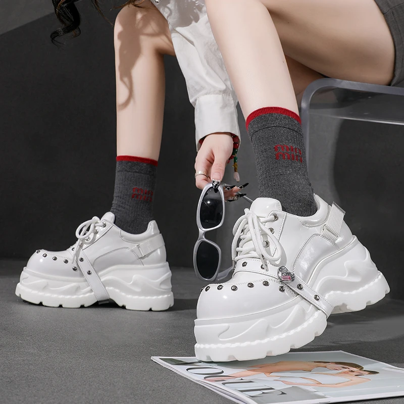 Rivets Thick Bottom Sneaker Gothic Platform Punk Rock Novelty Leather Mixed Color Fashion Elegant Concise Shoes Newest Hot Girls
Rivets Thick Bottom Sneaker Gothic Platform Punk Rock Novelty Leather Mixed Color Fashion Elegant Concise Shoes Newest Hot Girls