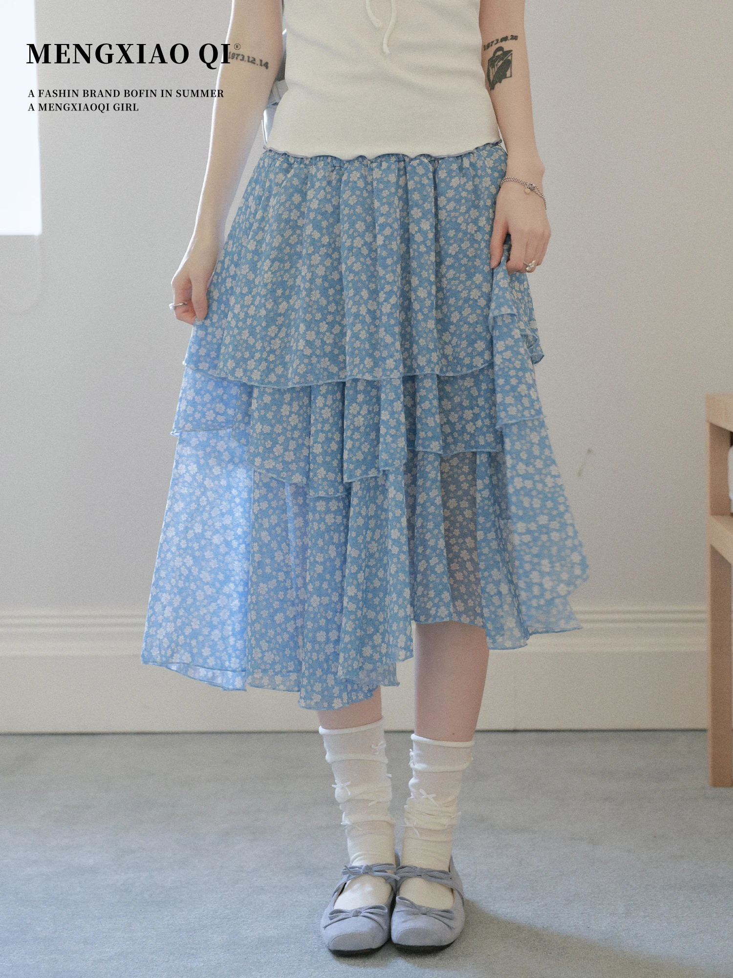 Meng Xiaoqi Blue Floral Cake Skirt High Waist Asymmetrical Women's Spring Fashion Design Sense Half-length Skirts
Meng Xiaoqi Blue Floral Cake Skirt High Waist Asymmetrical Women's Spring Fashion Design Sense Half-length Skirts