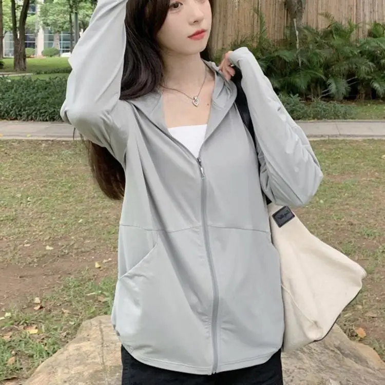 Summer Cool Sensation Ice Silk Ultrathin Hooded Women's Sportswear Sun Protection Outerwear Fashionable Color Loose Fit
Summer Cool Sensation Ice Silk Ultrathin Hooded Women's Sportswear Sun Protection Outerwear Fashionable Color Loose Fit