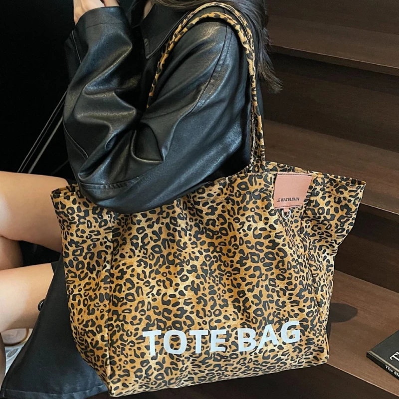 Leopard Print Design Canvas Tote Bag,Korean Popular Women Underarm Shoulder Bag,Large Capacity Letters Commuter Everyday Handbag
Leopard Print Design Canvas Tote Bag,Korean Popular Women Underarm Shoulder Bag,Large Capacity Letters Commuter Everyday Handbag