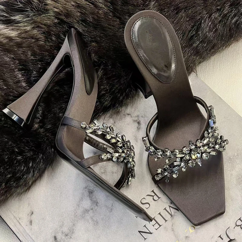 Crystal High Heels Slippers Women Elegant Dress Shoes Fashion Sexy Sandals 2025 Summer Beach Flip Flops Luxury New Mujer Slides
Crystal High Heels Slippers Women Elegant Dress Shoes Fashion Sexy Sandals 2025 Summer Beach Flip Flops Luxury New Mujer Slides
