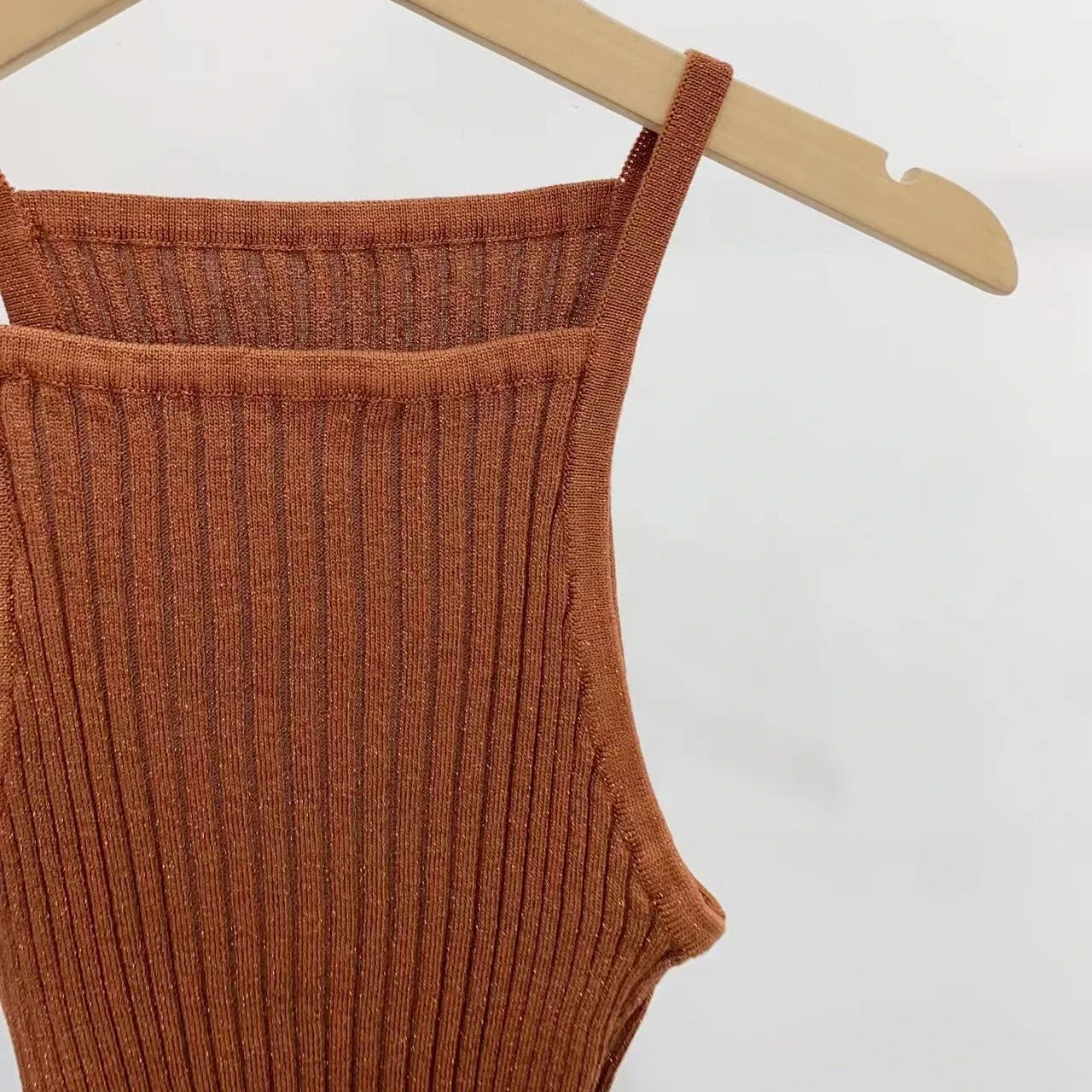 2023 Summer Women's New Sleeveless Knit Tops Solid Color Slim Camisole Tops
2023 Summer Women's New Sleeveless Knit Tops Solid Color Slim Camisole Tops