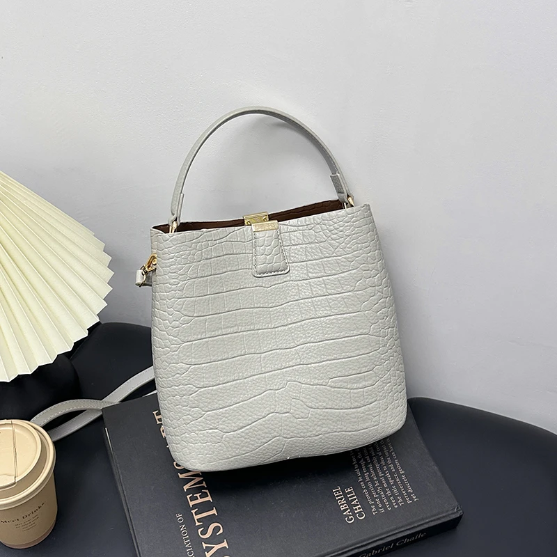 Classic Vintage Diaper Bag For Women Leather Shoulder Purse High End Solid Color Large Capacity Trendy Tote Messenger Bag
Classic Vintage Diaper Bag For Women Leather Shoulder Purse High End Solid Color Large Capacity Trendy Tote Messenger Bag