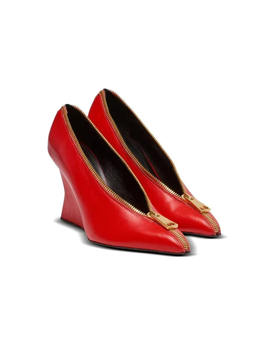 2026 New Retro Style Red Pointed Toe Women Pumps Shoes Wedges High Heels Zipper Design Large Size Fashion Lady Shoes
2026 New Retro Style Red Pointed Toe Women Pumps Shoes Wedges High Heels Zipper Design Large Size Fashion Lady Shoes