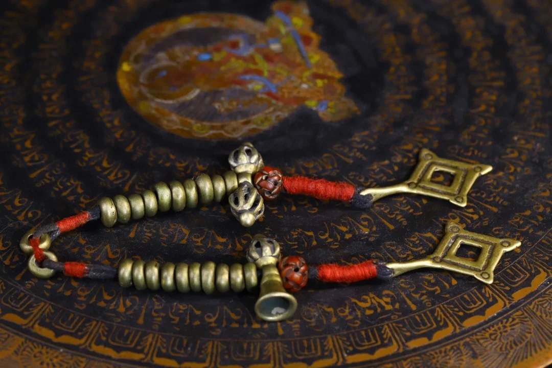 6"Tibetan Temple Collection Old Bronze wear and tear Buddha bead Bracelet Buddhist Counter Pendant Amulet Dharma Town house
6"Tibetan Temple Collection Old Bronze wear and tear Buddha bead Bracelet Buddhist Counter Pendant Amulet Dharma Town house
