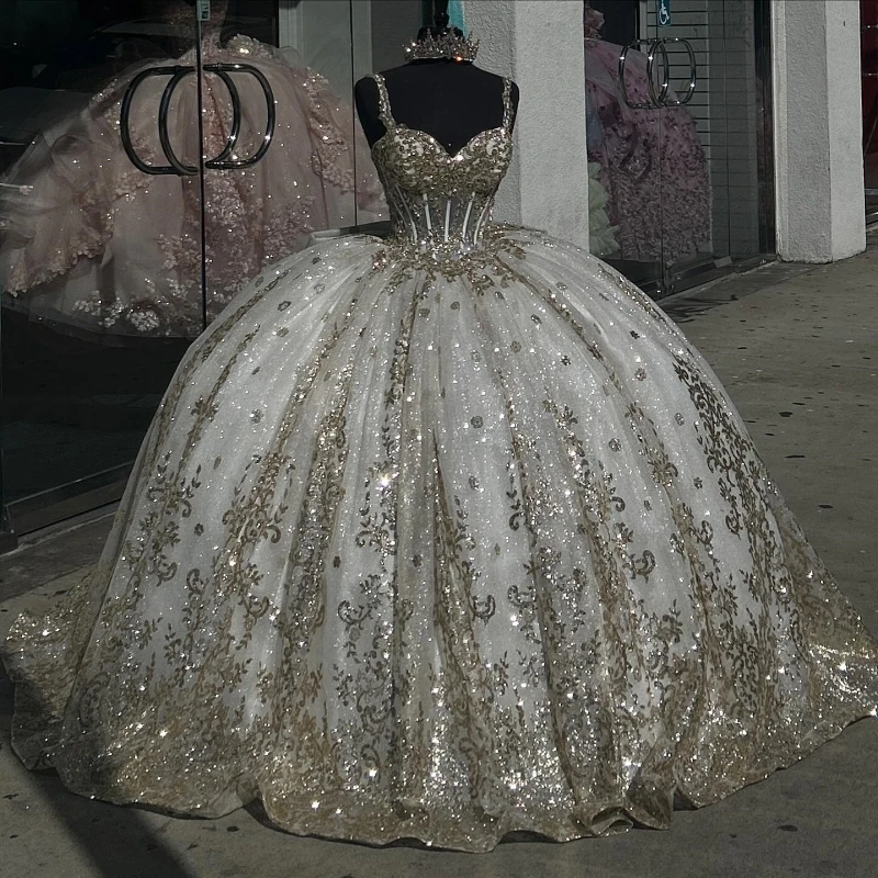 Champagne Shiny Quinceanera Dresses Ball Gown Off Shoulder Sequin Appliques Lace Bow Beads Tull Corset Sweet 16 Dress Vestidos
Champagne Shiny Quinceanera Dresses Ball Gown Off Shoulder Sequin Appliques Lace Bow Beads Tull Corset Sweet 16 Dress Vestidos