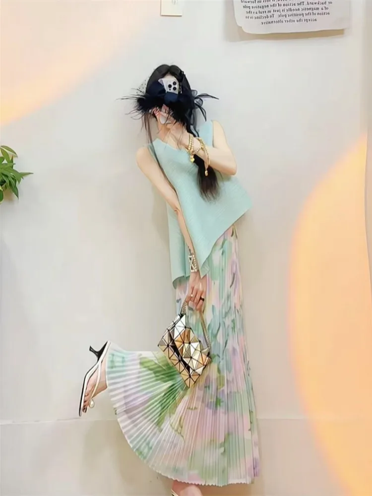 Summer Floral Fish Tail Skirt And Pure Color Folded Top Set Irregular Pattern round Neckline Available in Stock for Women
Summer Floral Fish Tail Skirt And Pure Color Folded Top Set Irregular Pattern round Neckline Available in Stock for Women