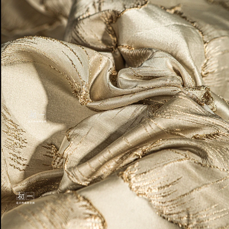 Leaf Pattern Gold Silk Jacquard Relief Fabric Retro 3D Texture Luxury For DIY Sewing Fashion Garment High End Dress Making
Leaf Pattern Gold Silk Jacquard Relief Fabric Retro 3D Texture Luxury For DIY Sewing Fashion Garment High End Dress Making