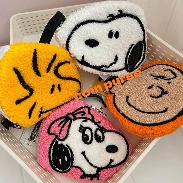 Japanese anime Snoopy plush embroidery coin purse cartoon cute Charlie confused Tucker small item storage bag coin bag keychain
Japanese anime Snoopy plush embroidery coin purse cartoon cute Charlie confused Tucker small item storage bag coin bag keychain