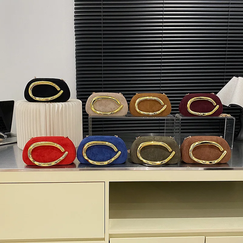 Handheld Evening Clutch Bag Mini Purse Vintage Metal Handle Chain Strap Shoulder Crossbody Bag for Women Night Out
Handheld Evening Clutch Bag Mini Purse Vintage Metal Handle Chain Strap Shoulder Crossbody Bag for Women Night Out