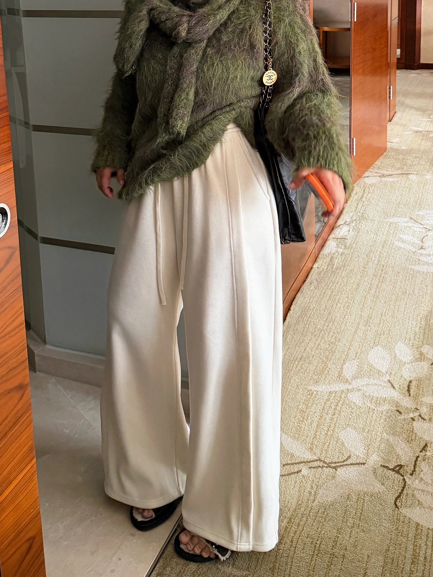 Thiened Winter Straight Leg Casual Pants Baby Velvet Warm Lazy Pants High Waist Trousers for Ladies Daily Wear Commute Sle
Thiened Winter Straight Leg Casual Pants Baby Velvet Warm Lazy Pants High Waist Trousers for Ladies Daily Wear Commute Sle