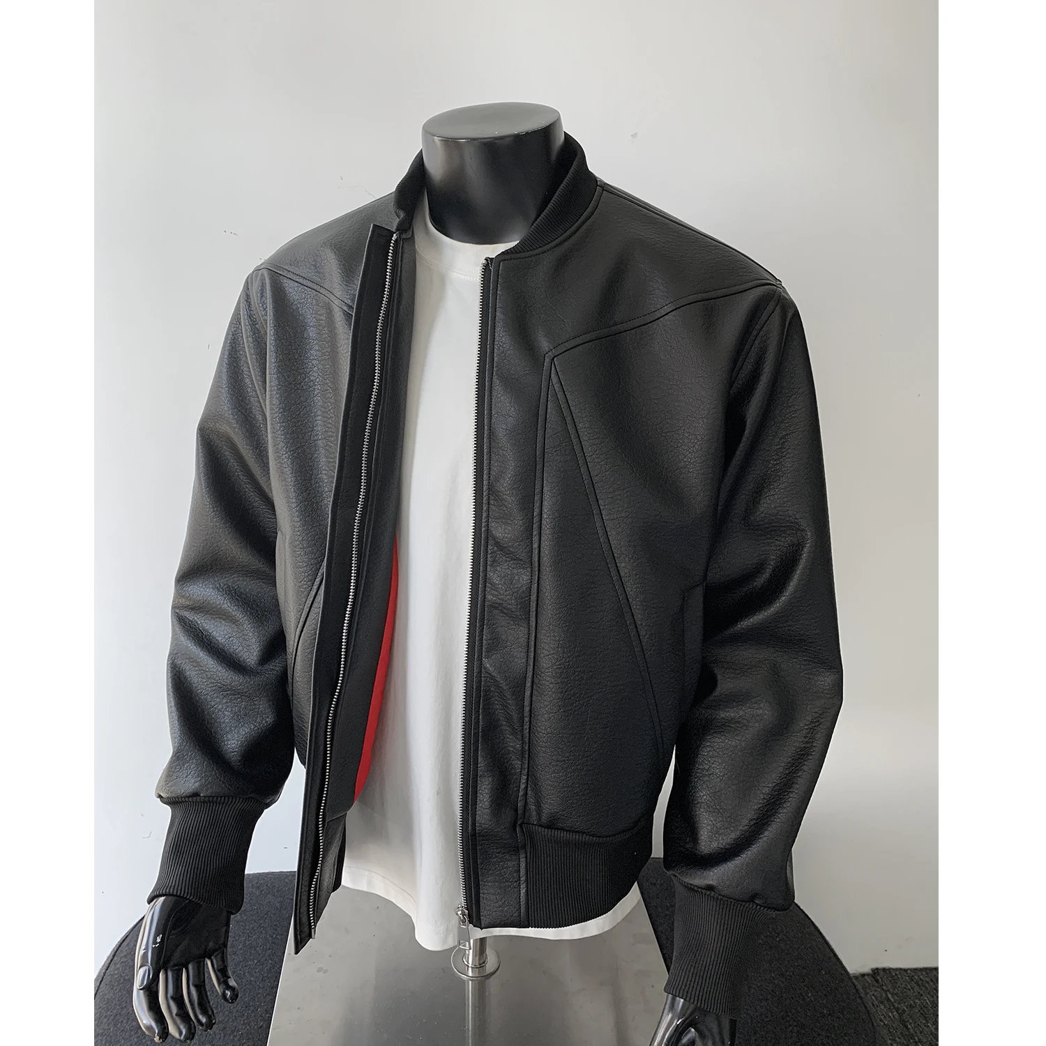 Мужская кожаная куртка, свободная американская куртка, кожаная куртка с бейсбольным воротником, модное и модное парное пальто для мужчин.
Мужская кожаная куртка, свободная американская куртка, кожаная куртка с бейсбольным воротником, модное и модное парное пальто для мужчин.