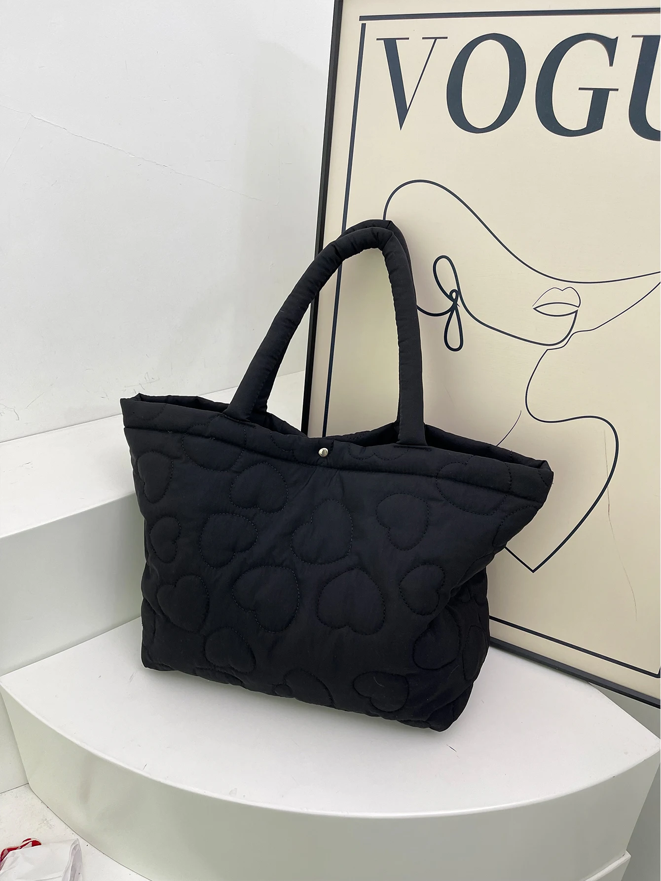 Solid color heart-shaped down small square bag with cotton and thick cute cloth bag, breakfast bag, mommy bag
Solid color heart-shaped down small square bag with cotton and thick cute cloth bag, breakfast bag, mommy bag
