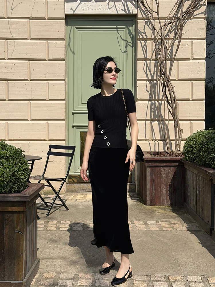 Elegant Black Short Sleeve T-Shirt Women's Summer Design High Quality Fashion Top by Yuan Yiling Parisian Chic Style
Elegant Black Short Sleeve T-Shirt Women's Summer Design High Quality Fashion Top by Yuan Yiling Parisian Chic Style
