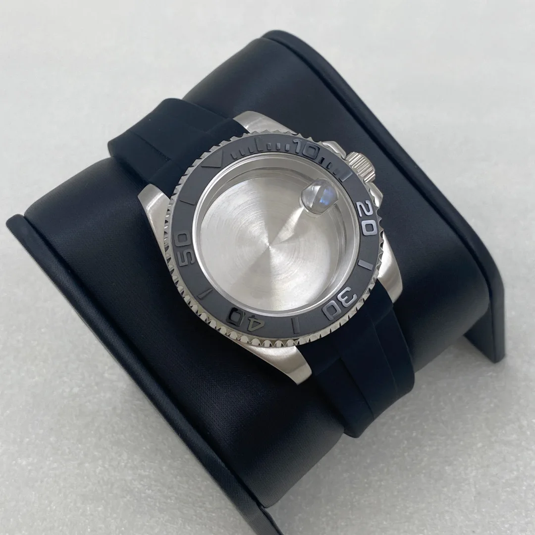 40mm case silver+rubber strap with a tight bottom case suitable for NH34/NH35 movements
40mm case silver+rubber strap with a tight bottom case suitable for NH34/NH35 movements