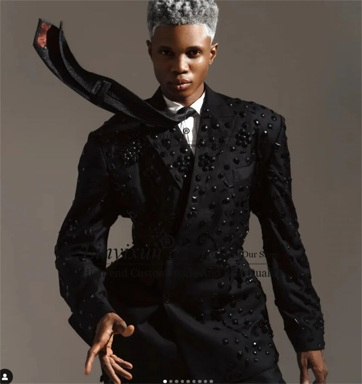 Sparkly Crystals Beaded Men Suits Slim Fit Peaked Lapel Wedding Male Prom Blazers Customized 2 Pieces Sets Groom Tuxedos
Sparkly Crystals Beaded Men Suits Slim Fit Peaked Lapel Wedding Male Prom Blazers Customized 2 Pieces Sets Groom Tuxedos