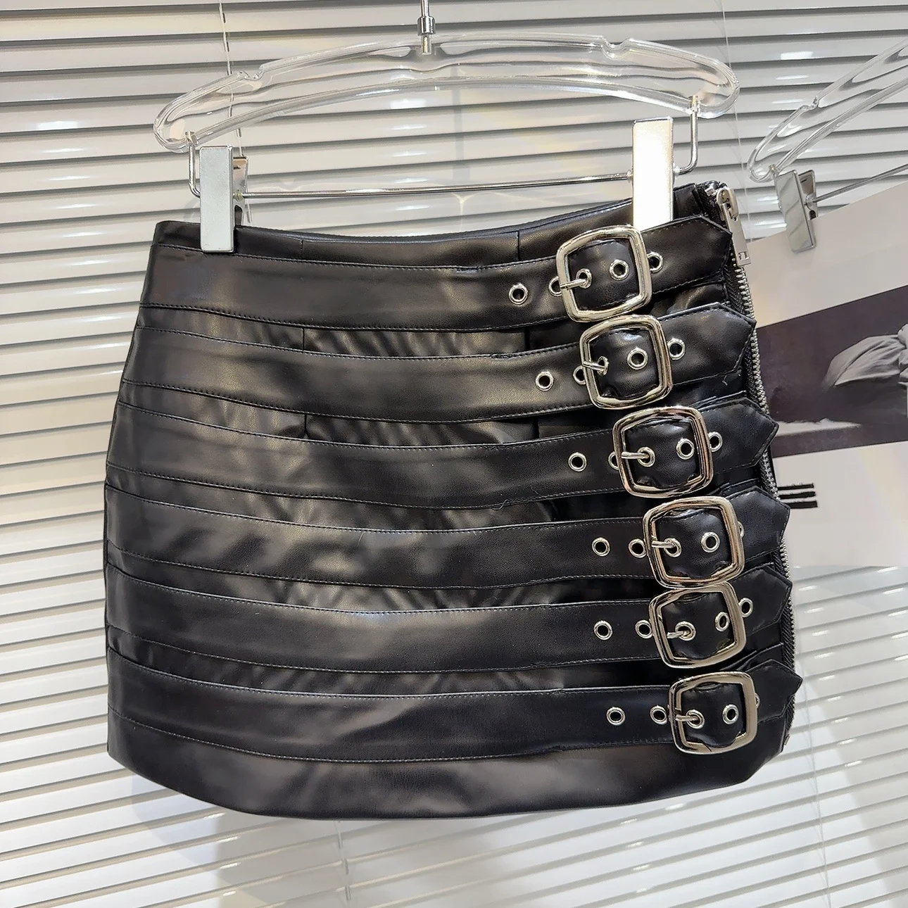 Punk Sle Metal Belted Biker Skirt Women's ort Tight Fit Skirts Hot Girl Trendy Autumn New Arrival Faionable Punk R...
Punk Sle Metal Belted Biker Skirt Women's ort Tight Fit Skirts Hot Girl Trendy Autumn New Arrival Faionable Punk R...