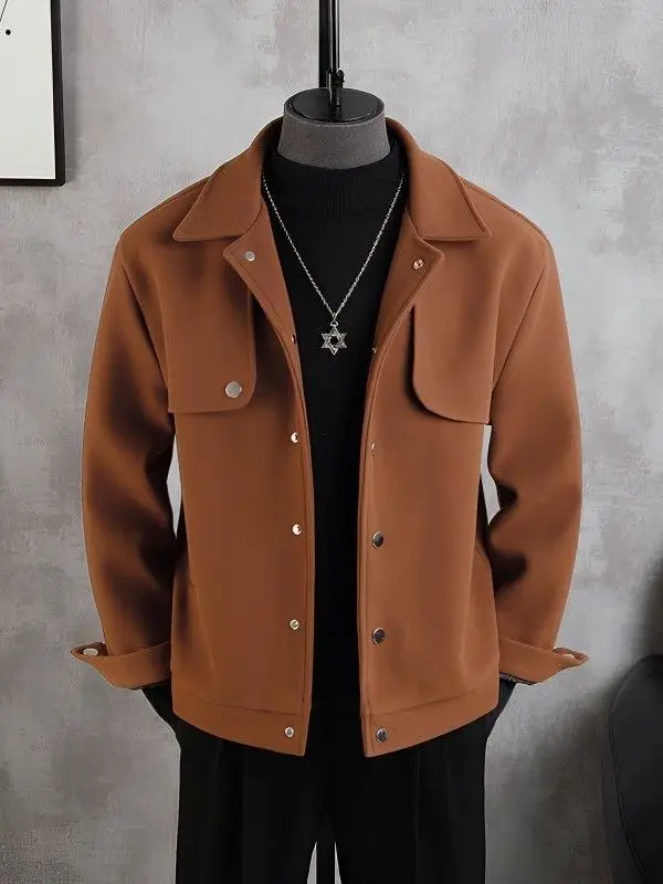 Повседневная мужская куртка премиум-класса, однотонная, в британском стиле, из полиэфирного волокна, с длинными рукавами, на пуговицах, без капюшона.
Повседневная мужская куртка премиум-класса, однотонная, в британском стиле, из полиэфирного волокна, с длинными рукавами, на пуговицах, без капюшона.