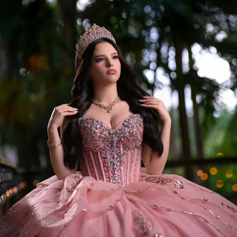Pink Quinceanera Dress off-shoulder Glitter Crystal Decal Lace Layering Long tail Bow vestidos de 15 Quinceanera Customize
Pink Quinceanera Dress off-shoulder Glitter Crystal Decal Lace Layering Long tail Bow vestidos de 15 Quinceanera Customize