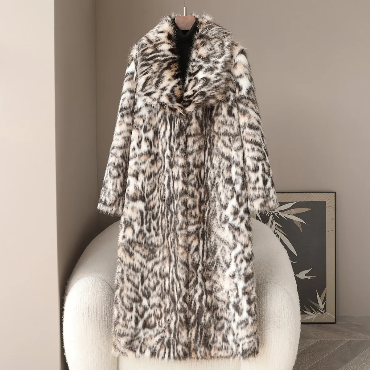 2025 Leopard print knee length environmentally friendly fur coat for women's mink fur jacket with contrasting color design
2025 Leopard print knee length environmentally friendly fur coat for women's mink fur jacket with contrasting color design 