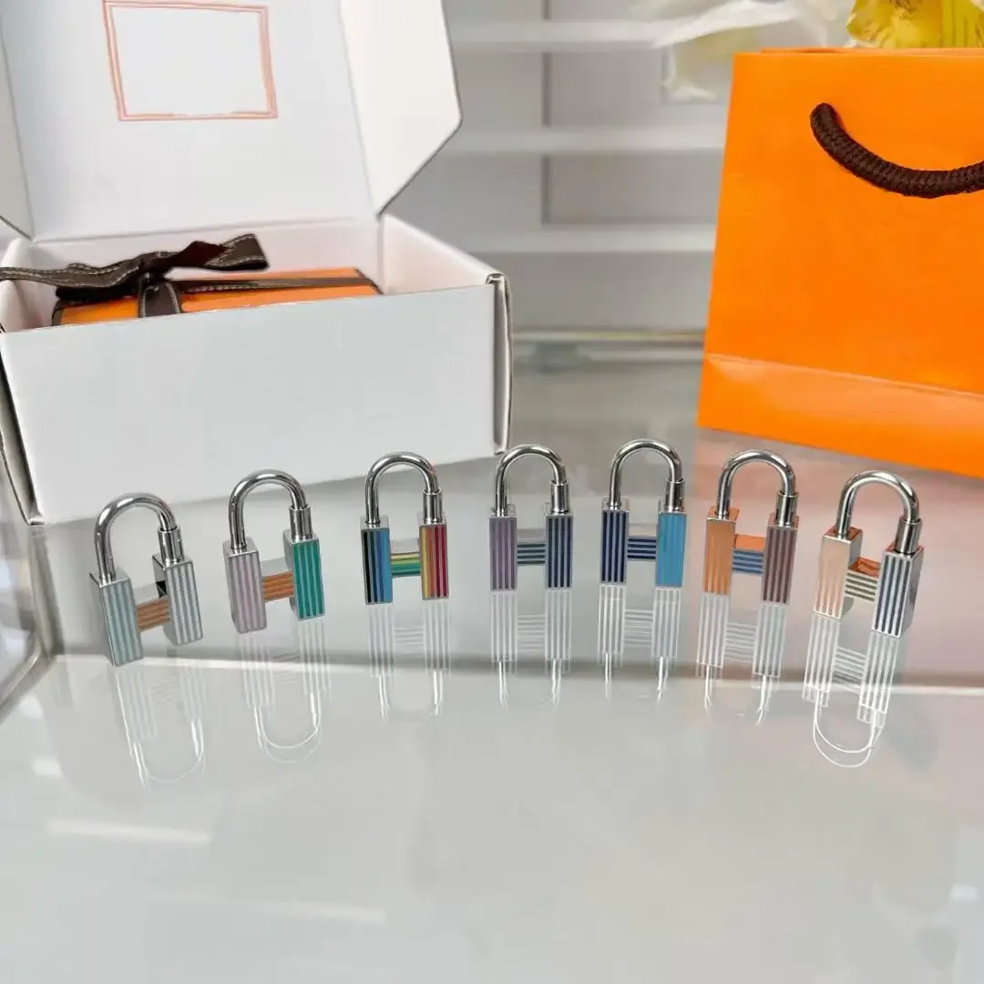 European and American retro metal sense rainbow lock keychain French light luxury niche design advanced sense bag pendant
European and American retro metal sense rainbow lock keychain French light luxury niche design advanced sense bag pendant