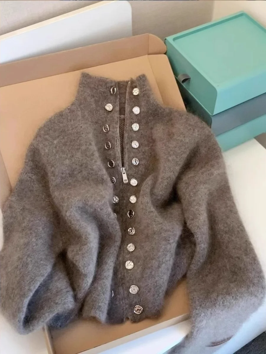 Gray Heavyweight Stand Collar Cashmere Sweater Jacket Women's Autumn Winter Thickened High-End Lazy Zipper Knitted Top
Gray Heavyweight Stand Collar Cashmere Sweater Jacket Women's Autumn Winter Thickened High-End Lazy Zipper Knitted Top