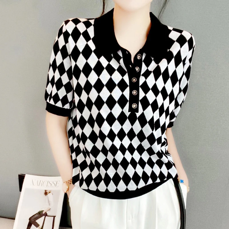 Women's Plaid Ice Silk Short Sleeve Knitted Top Fashionable Commute Style Regular Sleeve Loose Fit T-shirt Button Detail
Women's Plaid Ice Silk Short Sleeve Knitted Top Fashionable Commute Style Regular Sleeve Loose Fit T-shirt Button Detail