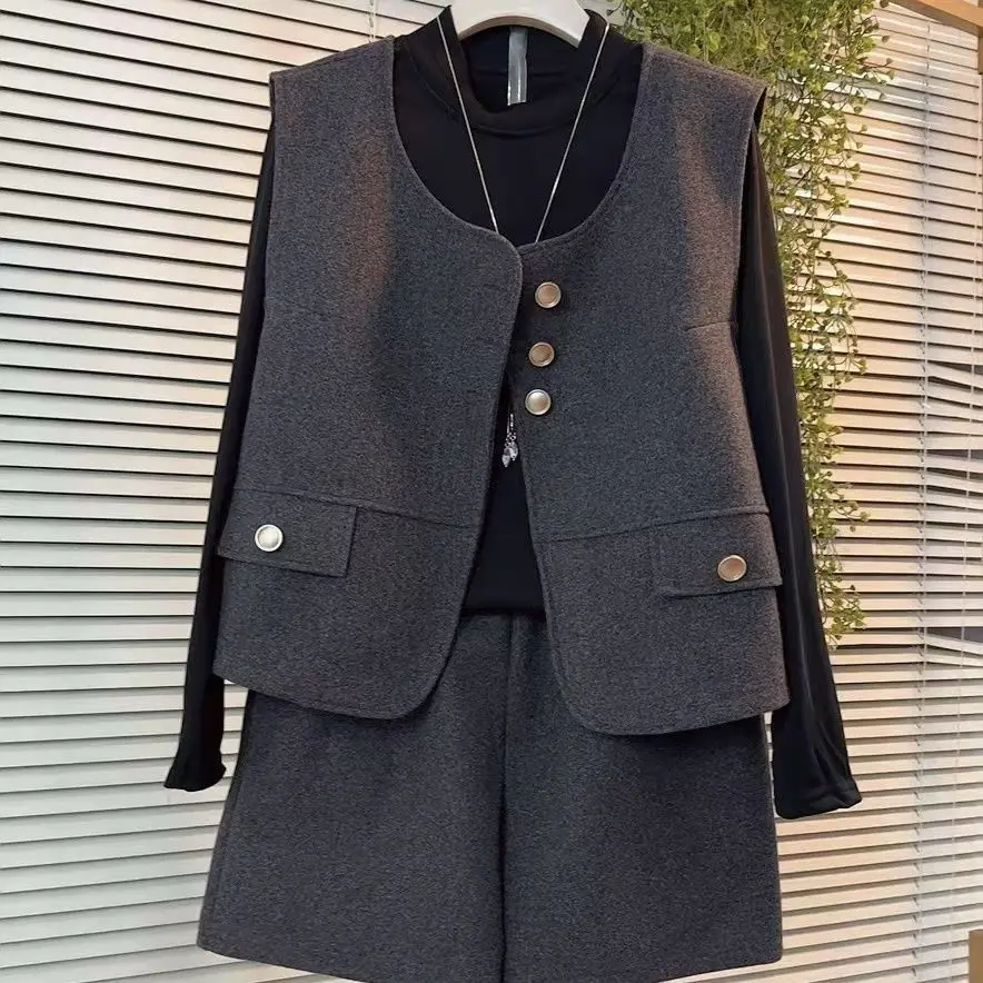 Large size women's clothing fashion temperament new autumn and winter suit vest cover shorts light luxury
Large size women's clothing fashion temperament new autumn and winter suit vest cover shorts light luxury