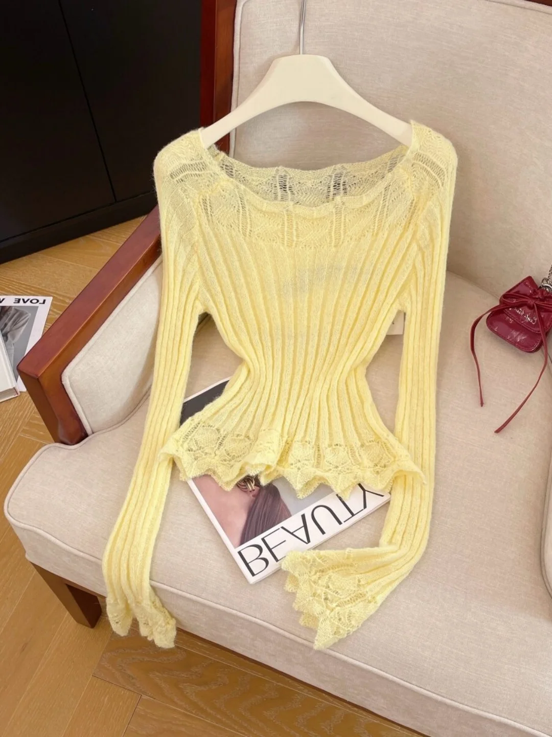 Elegant Lace Splicing Hollow out Short Sleeve Knitted Top Women's Slimming Waist Design Spring Summer New Style Casual Wear
Elegant Lace Splicing Hollow out Short Sleeve Knitted Top Women's Slimming Waist Design Spring Summer New Style Casual Wear