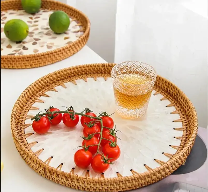 Поднос с круглой ракушкой, креативный поднос для хранения из ротанга, поднос для фруктовых закусок, гостиная, настольная косметика, украшение для хранения ювелирных изделий, чайный поднос
Поднос с круглой ракушкой, креативный поднос для хранения из ротанга, поднос для фруктовых закусок, гостиная, настольная косметика, украшение для хранения ювелирных изделий, чайный поднос