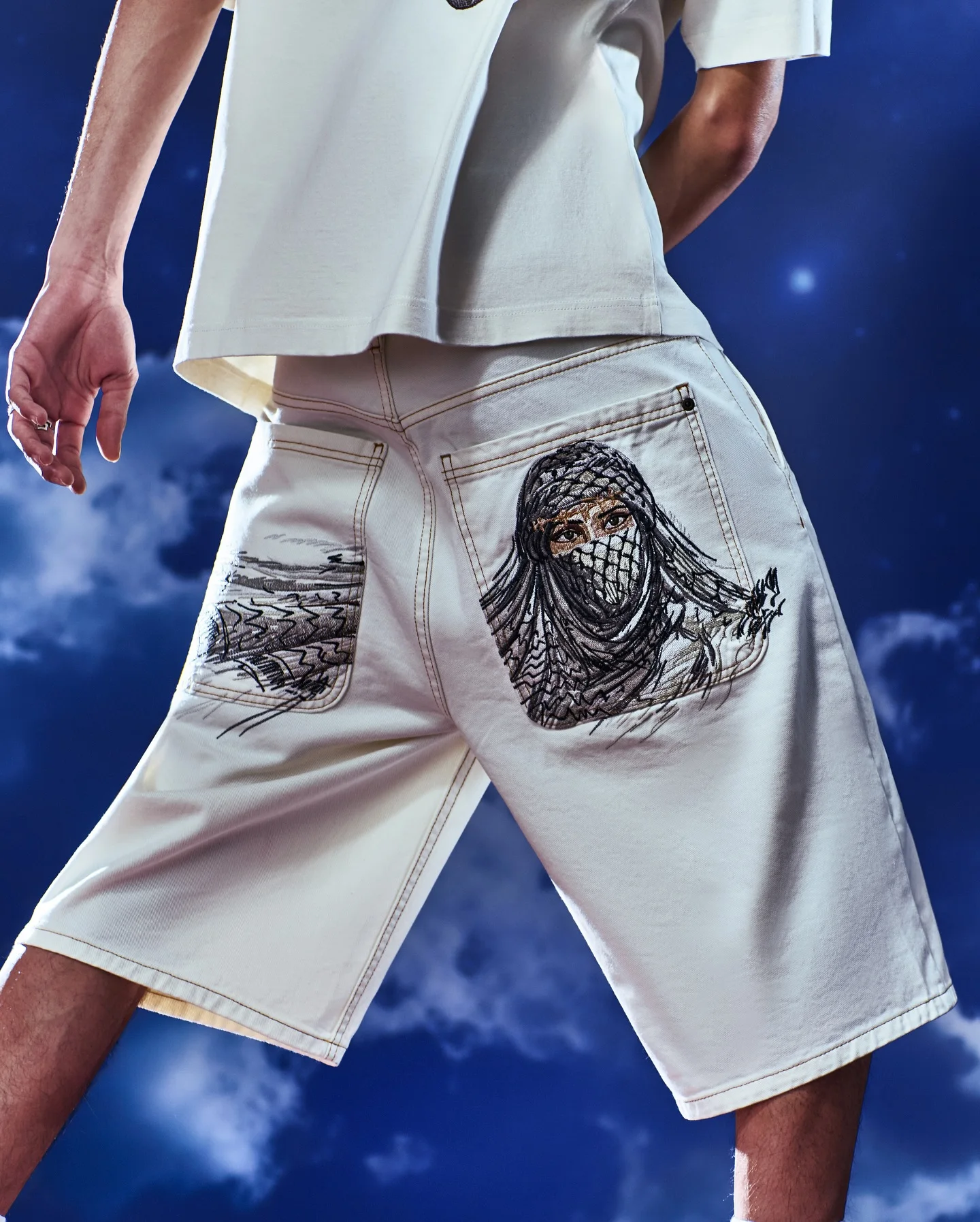 Retro Ninja Pattern Embroidered Y2k Dt Leg Wide Leg Jeans Men and Women Short Street Jortenim Shorts Loose Straighs
Retro Ninja Pattern Embroidered Y2k Dt Leg Wide Leg Jeans Men and Women Short Street Jortenim Shorts Loose Straighs
