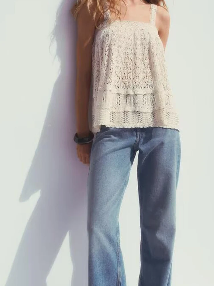 European and American style women's summer new fashion lace mesh jacquard knitted sweater suspender top casual vest
European and American style women's summer new fashion lace mesh jacquard knitted sweater suspender top casual vest