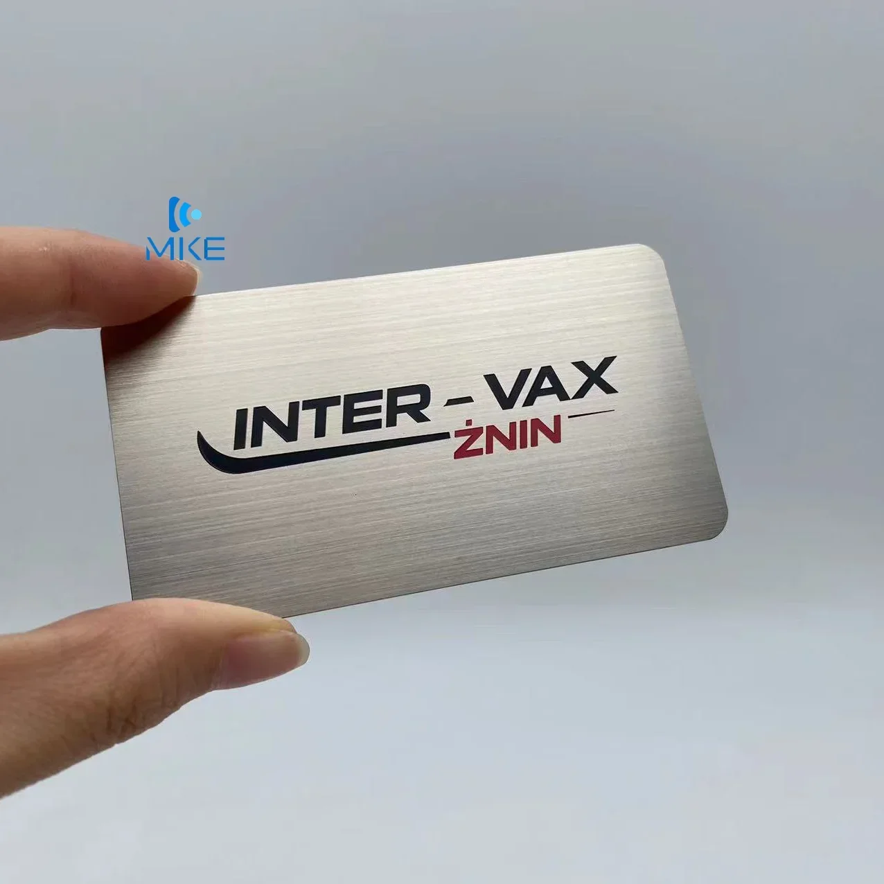 Серебряные деловые металлические карты с матовой гравировкой и текстурой
Серебряные деловые металлические карты с матовой гравировкой и текстурой