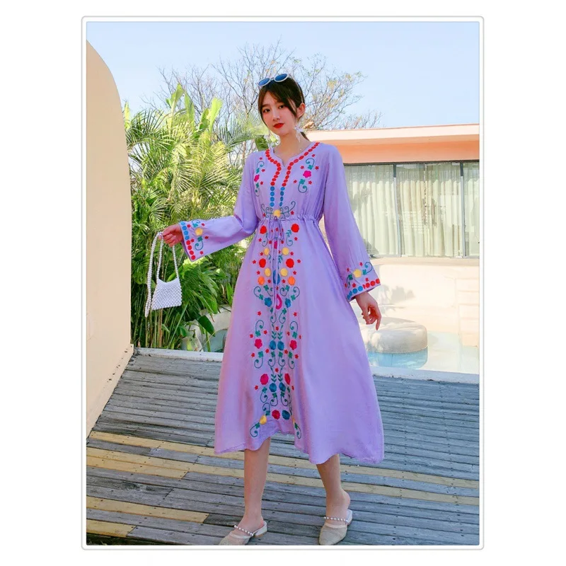 2024 Spring Summer New Literary Retro Ethnic Style Printing V-neck Flared Sleeve Lace Waist Slim Gentle Temperament Long Dress
2024 Spring Summer New Literary Retro Ethnic Style Printing V-neck Flared Sleeve Lace Waist Slim Gentle Temperament Long Dress