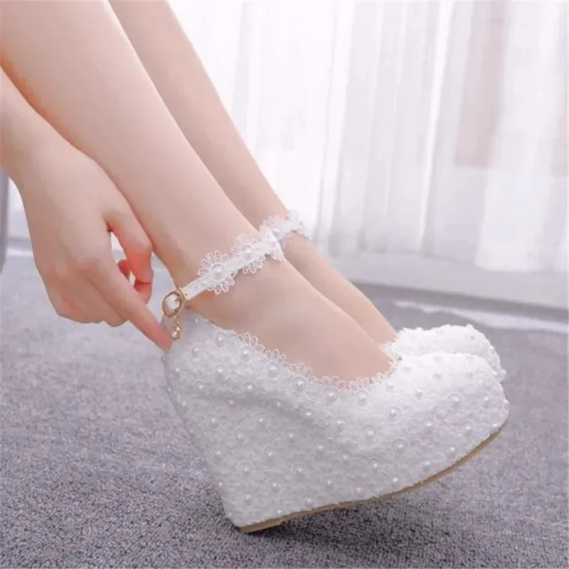 Женская обувь 10 см, модная повседневная обувь на танкетке с искусственным жемчугом, роскошные кружевные свадебные туфли, дизайнерская обувь Zapatos Mujer
Женская обувь 10 см, модная повседневная обувь на танкетке с искусственным жемчугом, роскошные кружевные свадебные туфли, дизайнерская обувь Zapatos Mujer