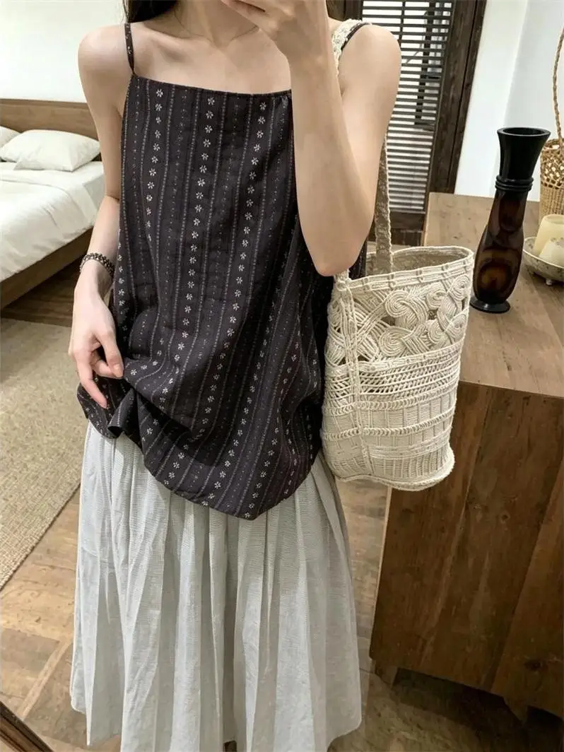 Retro Patterned Strap Vest Women's Summer 2026 New Loose Sleeveless Slimming Overhead Top Breathable Casual Printed Tank Top
Retro Patterned Strap Vest Women's Summer 2026 New Loose Sleeveless Slimming Overhead Top Breathable Casual Printed Tank Top