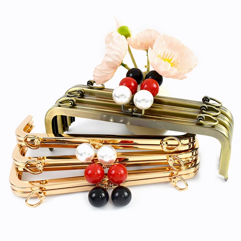 1/2/5Pcs Deepeel Pearl Head Metal Bag Handles 20cm Purse Frame Kiss Clasp Screw DIY Handmade Sewing Brackets Wallet Accessories
1/2/5Pcs Deepeel Pearl Head Metal Bag Handles 20cm Purse Frame Kiss Clasp Screw DIY Handmade Sewing Brackets Wallet Accessories