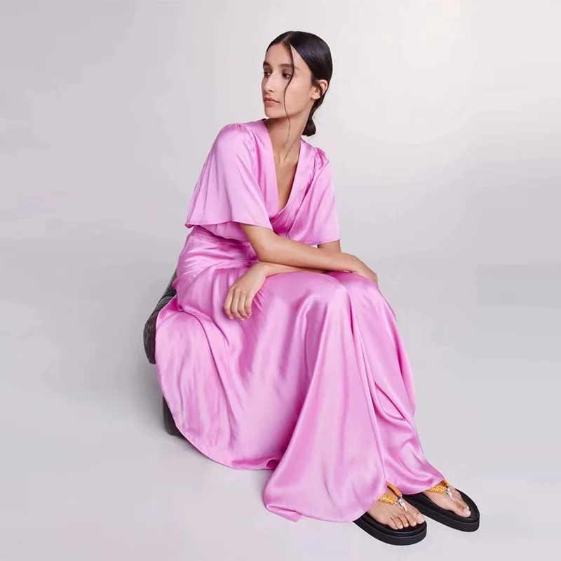 Silk satin dress with V-neck, solid color, elastic waist, irregular banquet, French niche, 2024 summer birthday dress for women
Silk satin dress with V-neck, solid color, elastic waist, irregular banquet, French niche, 2024 summer birthday dress for women