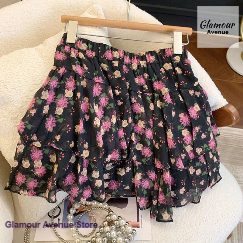 French style fashion black floral chiffon skirt female spring and summer new temperament high waist casual Joker pleated skirt.
French style fashion black floral chiffon skirt female spring and summer new temperament high waist casual Joker pleated skirt.