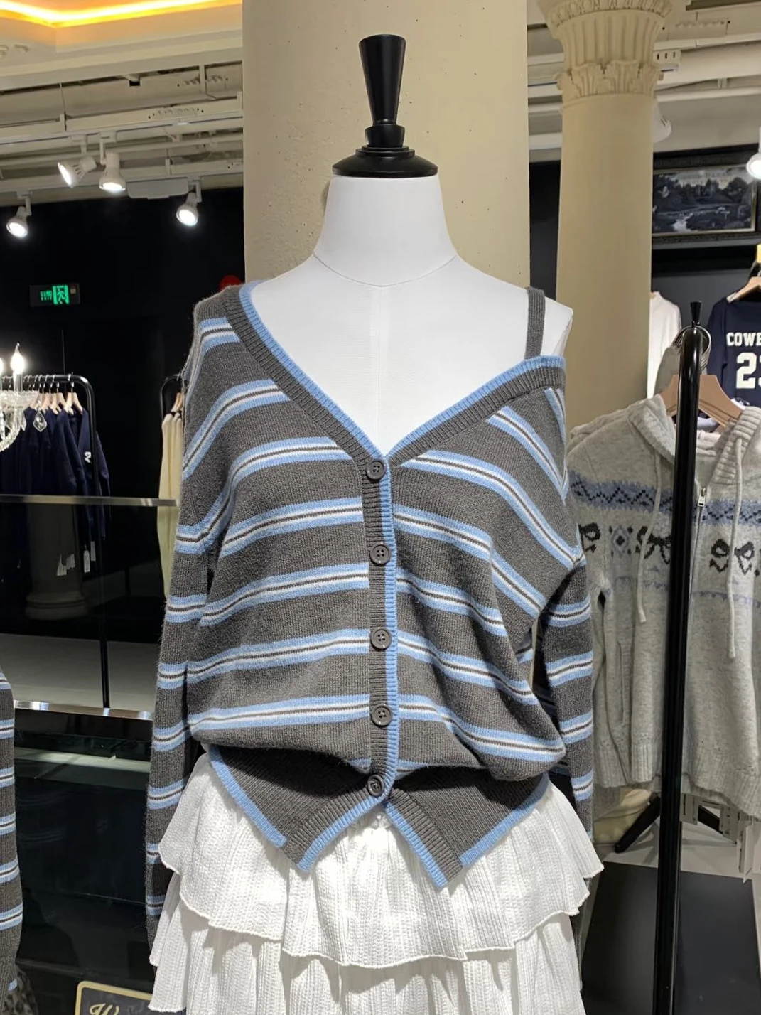 Grey Blue Striped Sweater Cardigan Spring Sexy Off Shoulder V-neck Single Breasted Long Sleeve Knitwear Vintage Sweaters Coat
Grey Blue Striped Sweater Cardigan Spring Sexy Off Shoulder V-neck Single Breasted Long Sleeve Knitwear Vintage Sweaters Coat