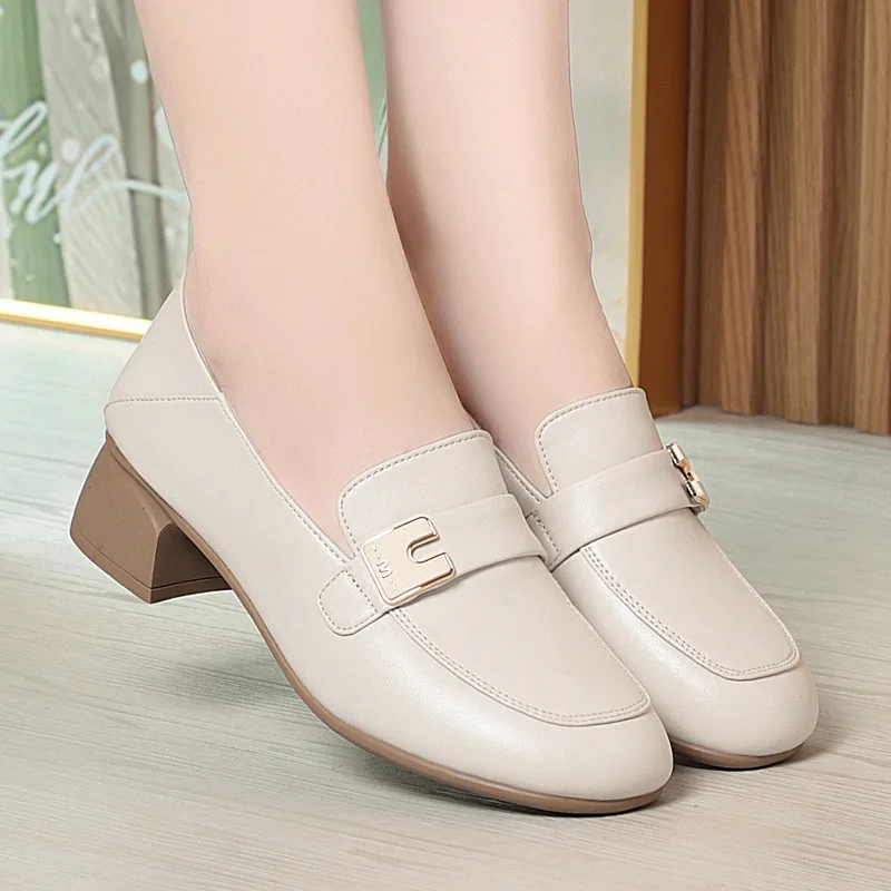AIYUQI Women's Dress Shoes Fall 2025 New Genuine Leather Ladies Office Shoes Large Size Non-Slip Mom Shoes
AIYUQI Women's Dress Shoes Fall 2025 New Genuine Leather Ladies Office Shoes Large Size Non-Slip Mom Shoes
