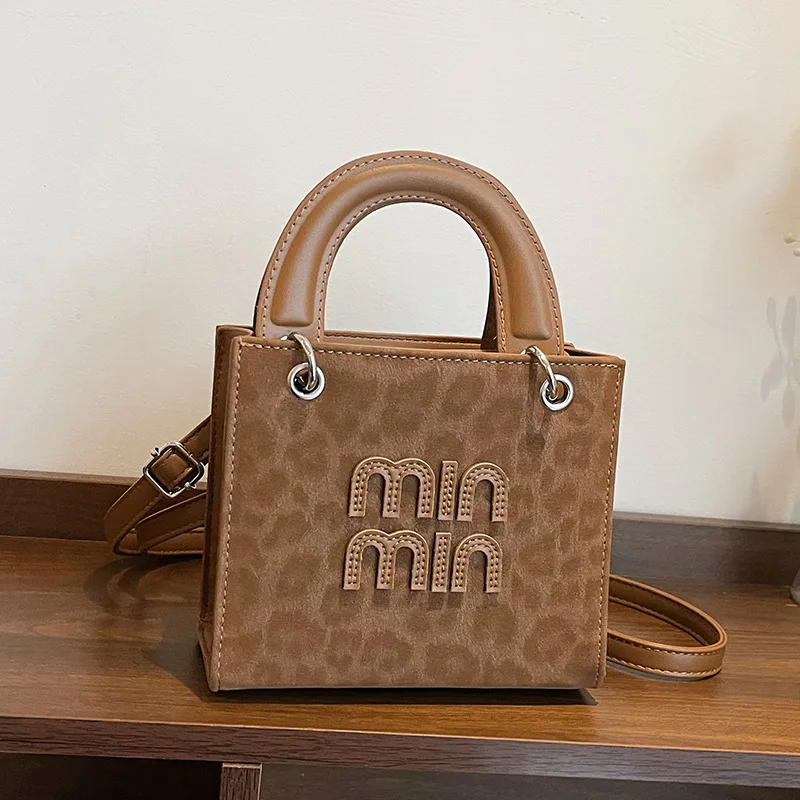 Осенняя сумка из искусственной кожи - мини-тоут с узором гепарда и регулируемым ремешком, корейский уличный стиль, мягкая текстурированная сумка на плечо для женщин 
Осенняя сумка из искусственной кожи - мини-тоут с узором гепарда и регулируемым ремешком, корейский уличный стиль, мягкая текстурированная сумка на плечо для женщин