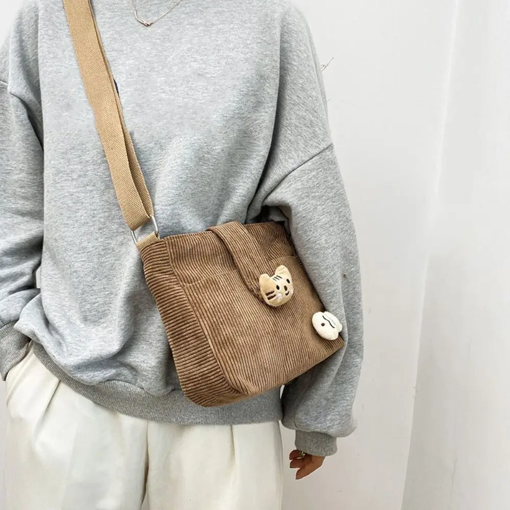 Милая большая вместительная вельветовая сумка через плечо в стиле ретро, осенне-зимняя мини-вельветовая сумка, повседневная бархатная сумка на плечо для путешествий
Милая большая вместительная вельветовая сумка через плечо в стиле ретро, осенне-зимняя мини-вельветовая сумка, повседневная бархатная сумка на плечо для путешествий