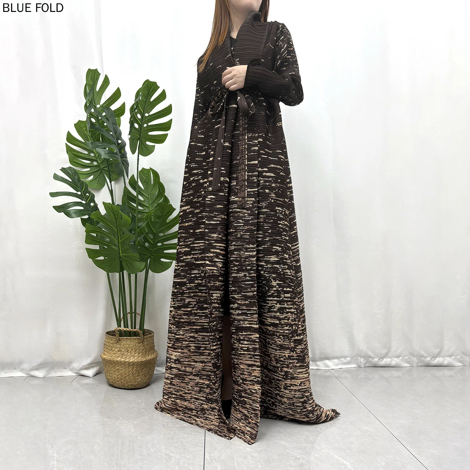 Plus-size Women's Trench Coat Loose Belt Muslim Robe Extended Length Miyake Coat
Plus-size Women's Trench Coat Loose Belt Muslim Robe Extended Length Miyake Coat